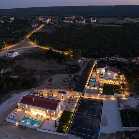 My Dalmatia - Kastel Mrkic Iii With 2 Private Heated Swimming Pools, Saunas, Jacuzzies And A Sport Court Sveti Filip i Jakov