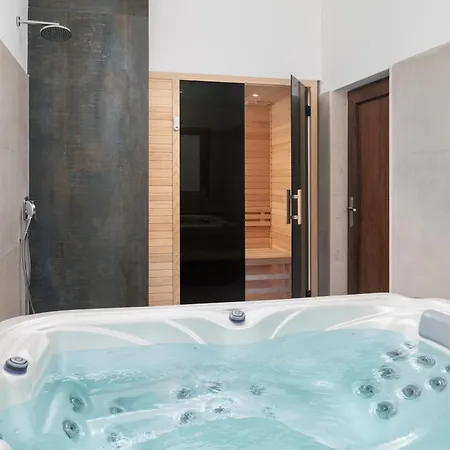 Casa de Férias My Dalmatia - Kastel Mrkic Iii With 2 Private Heated Swimming Pools, Saunas, Jacuzzies And A Sport Court *