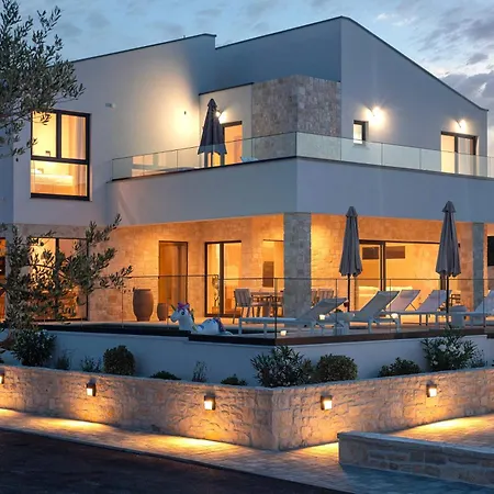 My Dalmatia - Kastel Mrkic Iii With 2 Private Heated Swimming Pools, Saunas, Jacuzzies And A Sport Court Sveti Filip i Jakov