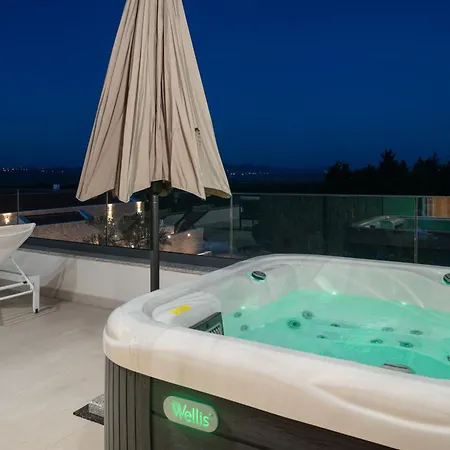 Feriehus My Dalmatia - Kastel Mrkic Iii With 2 Private Heated Swimming Pools, Saunas, Jacuzzies And A Sport Court *