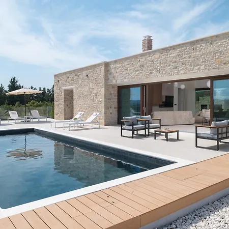 My Dalmatia - Kastel Mrkic Iii With 2 Private Heated Swimming Pools, Saunas, Jacuzzies And A Sport Court Feriehus Sveti Filip i Jakov