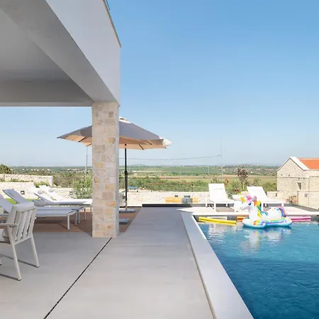 My Dalmatia - Kastel Mrkic Iii With 2 Private Heated Swimming Pools, Saunas, Jacuzzies And A Sport Court Feriehus